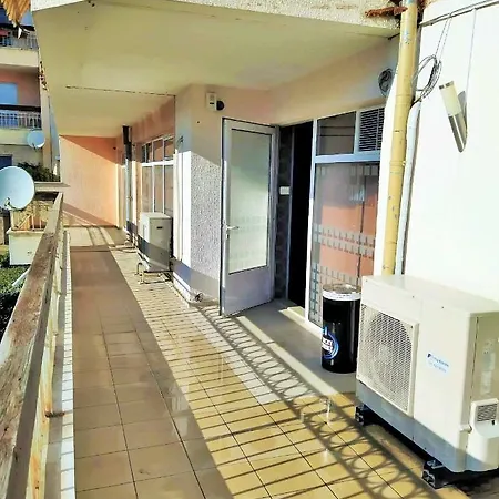 Поли Apartman *
