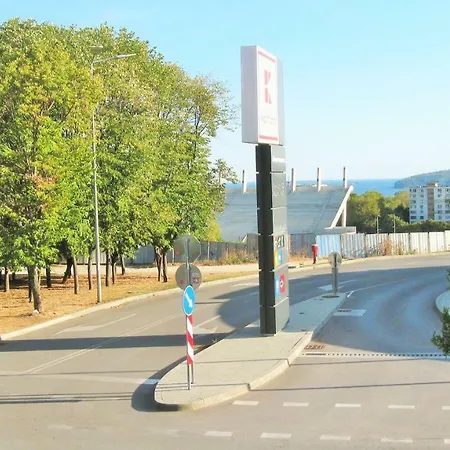Апартамент Поли Варна